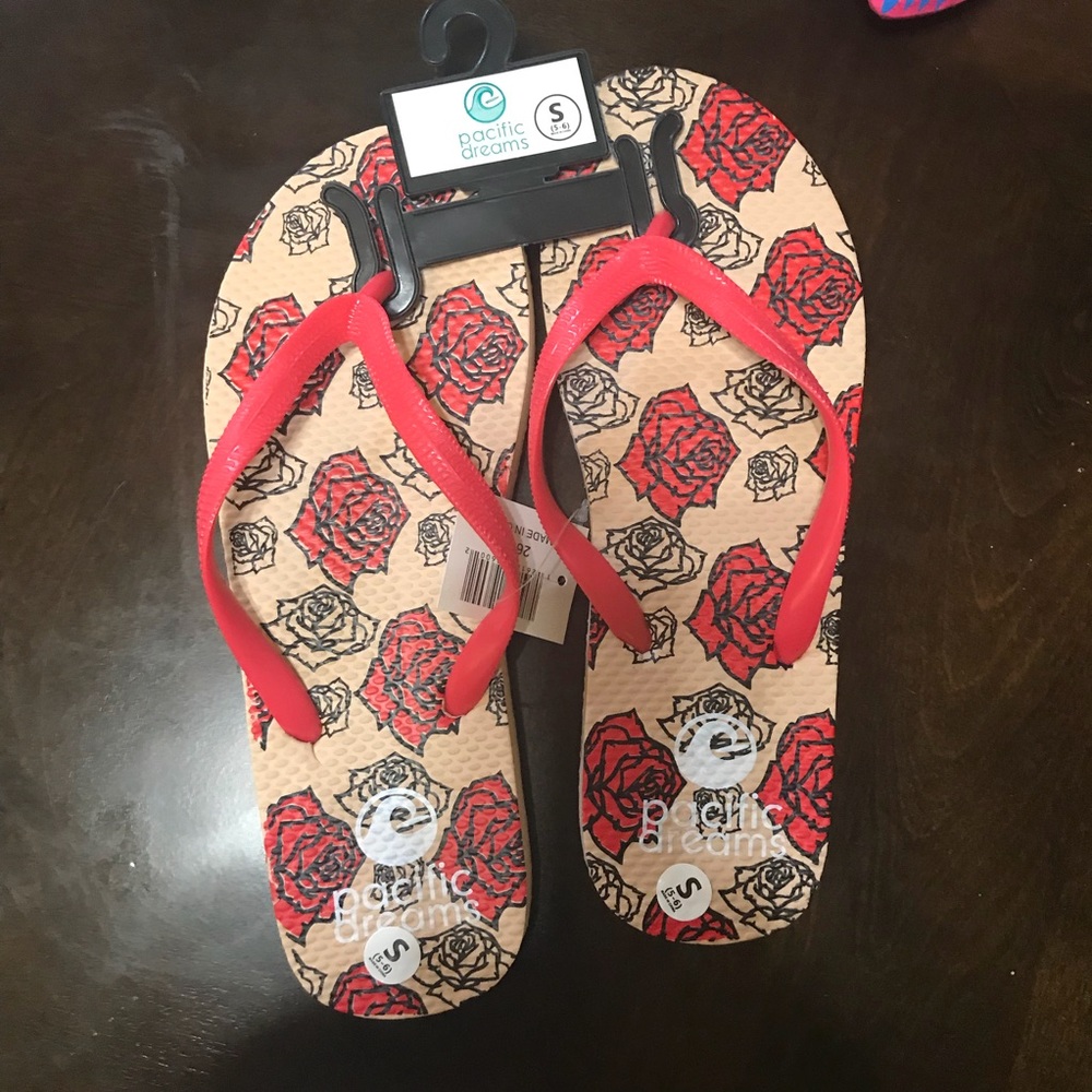 Brand New Trendy Fashion Beach & Pool Flip Flops - Picture 2 of 7